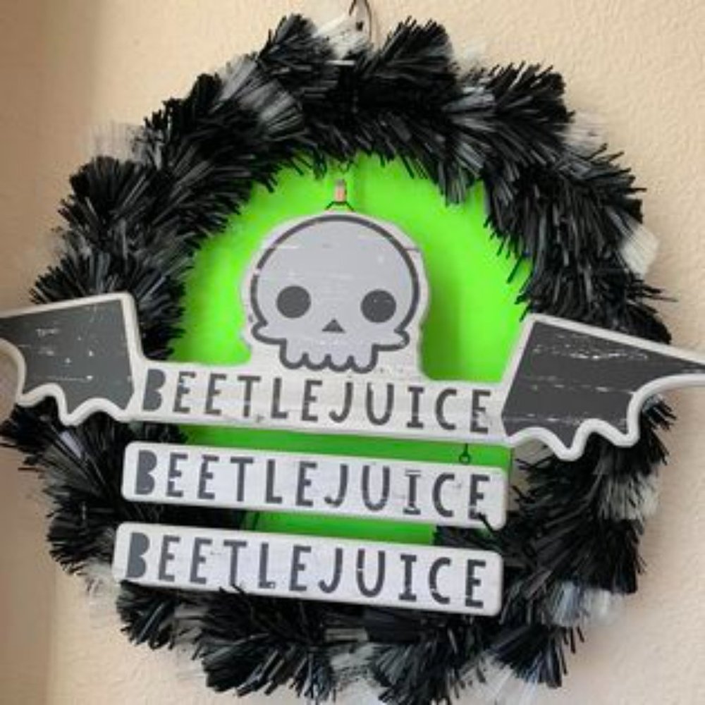 Beetlejuice -Bat Skull Sign - Picture 2 of 3